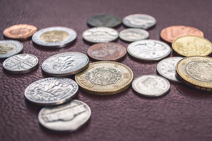 Monedas del mundo (Steve Johnson Unsplash)